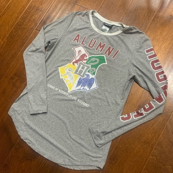 Harry Potter Hogwarts T-shirt L/S Size Med - Picture 1 of 6